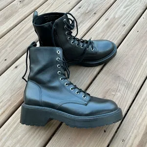 Modern chunky platform combat boots 🖤🖤🖤 thumbnail 3