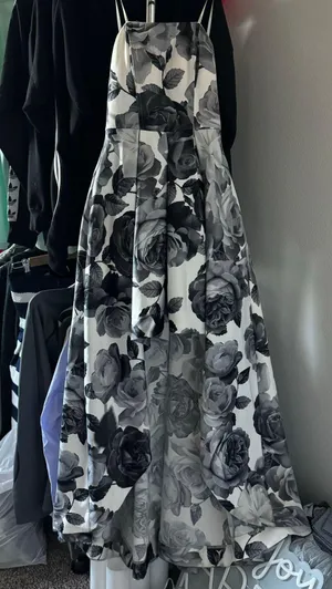 Strapless Hoco/ Prom Dress  thumbnail 1