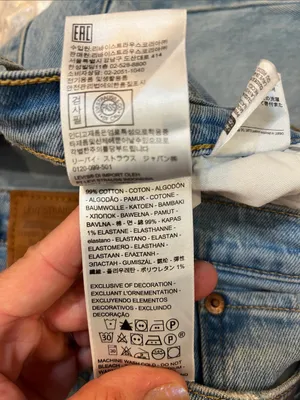 Levi’s wedgie straight Jeans with Distressed Knee size 28/28. thumbnail 10