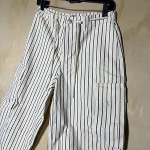 Future Collective Cargo Pants Women's Size 2 White Black Striped Wide Leg Unique thumbnail 2
