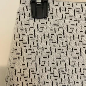 EUC |‎ LOFT women’s stretch material miniskirt — size 8 thumbnail 2