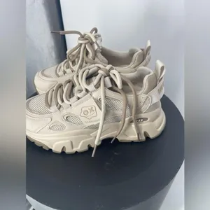 Olnitz cream sneakers size 5 1/2 cream color‎ bin 1 thumbnail 4