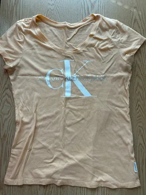 Women’s Calvin Klein Jeans V-neck Tshirt Cotton Light Yellow size Small/Medium thumbnail 1