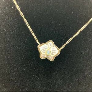 NWT Kendra Scott Gold Tone Flower Pendant Necklace with Opalescent Stone thumbnail 2