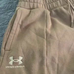 Under Armour Women's Tan Cotton Shorts Women’s XL thumbnail 2