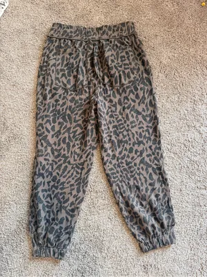 NWT Pistola Leopard Print Jogger Sweatpants Women’s Elastic Waist size large thumbnail 2