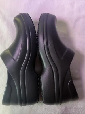 CROCS Women's Black Slip-On Clog thumbnail 9