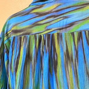 Vibrant Blue and Green Long Shirt Size M thumbnail 8
