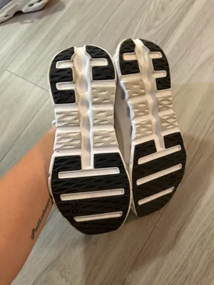 On Cloud Shoes thumbnail 4