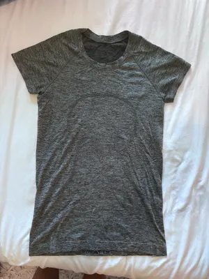 Lululemon Tshirt thumbnail 3