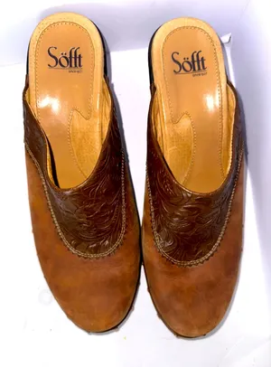 EUC SOFFT Leather Studded Floral Slip‎ On Mule - 9.5 (one chip on side of shoe) thumbnail 1
