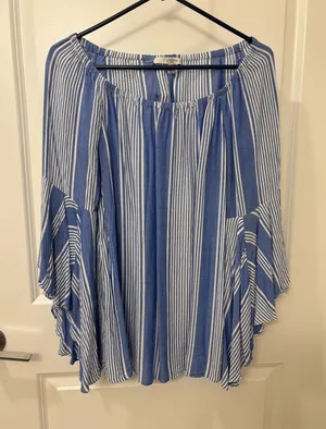 Flowy, bell sleeve blue/white top Blue Size M thumbnail 1