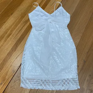Lulus White Sequin Geometric Bow Back Mini Dress 69331 Womens‎ Size Small thumbnail 4
