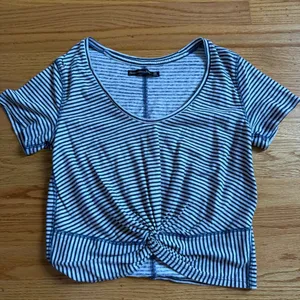 Abercrombie & Fitch Striped White & Navy Blue Knot-Front Cropped Top Cotton XS thumbnail 1