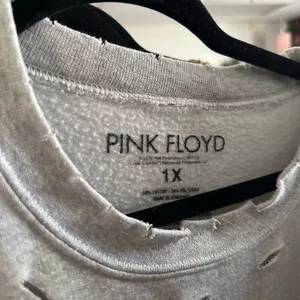 Pink Floyd Crew Neck Distressed Pullover Sweatshirt Gray Size 1X thumbnail 3