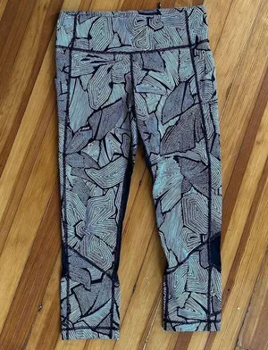 Lululemon Pace Rival Crop (Full-On Luxtreme) in Dottie Tribe White Black Size 6 thumbnail 1