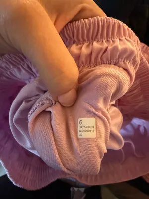 Lululemon Hot Shorts 2.5"  thumbnail 3