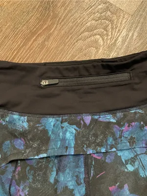lululemon athletica Speed Up Short Black Waistband Floral-Print Athletic Size 2 thumbnail 5