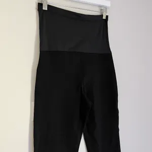 NWT Women’s Full Panel Maternity Leggings in Black Size Small thumbnail 4