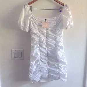 Superdown Rumor Ruched Dress in White‎ Sz L thumbnail 4