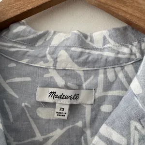 Madewell Linen-Blend Camp‎ Shirt in Abstract Flora in Gray Cool Fog Button Down thumbnail 6