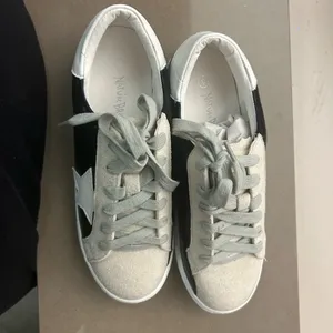 Sneakers Stylish Black and White Women's Sneakers 6 Brand New in box thumbnail 4