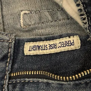 Ariat Perfect Rise Straight Leg Women's Classic Blue Jeans Size 26 Long thumbnail 3