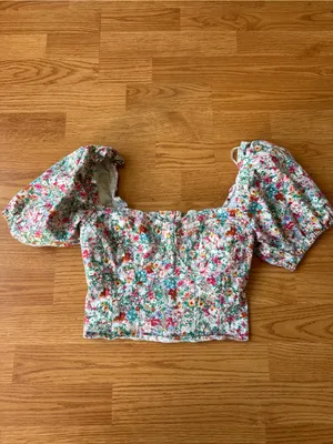 ASTR the Label Floral Puff-Sleeve Cropped Top Size Small thumbnail 3