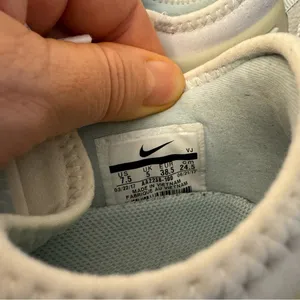 Nike Shoes Womens White Lace Up Free Reflect Training Running Athletic Sneakers thumbnail 5