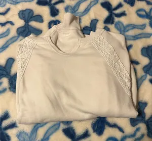 Francesca's V-neck sweatshirt thumbnail 1