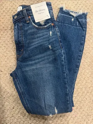 NWT Abercrombie & Fitch Medium Blue High-Rise Distressed Jeans thumbnail 2
