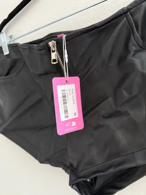 Edikted ZIPPY FAUX LEATHER MICRO SHORTS thumbnail 3