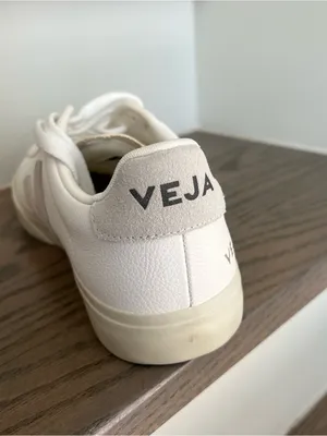 SINGLE RIGHT SHOE Veja Campo Leather Sneaker in Extra White / Natural Suede thumbnail 4