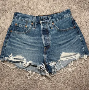 Levi’s 501 Original Fit High-Rise Women’s Shorts thumbnail 1