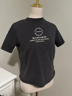 HM Wildflower Forest Flora and Fauna Graphic Tee Charcoal Black Small‎ thumbnail 1