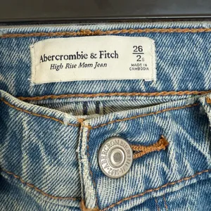 Abercrombie & Fitch High Rise Distressed Mom Jean 26 thumbnail 2