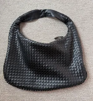 Luxury woven shoulder bag Black thumbnail 1
