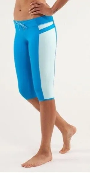 Lululemon Sz 10 Heat It Up Crop Beach Blanket Blue Run Cross Fit Gym Summer Yoga thumbnail 1