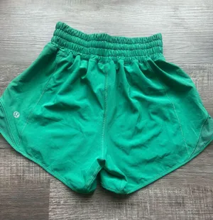 Lululemon Shorts Hotty Hot thumbnail 2