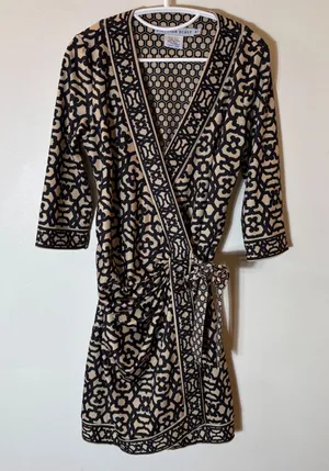 Gretchen Scott 3/4 Sleeve Jersey Wrap It Up Dress in Rio‎ Print Size XS thumbnail 1