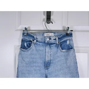 Abercrombie Curve Love 90s Straight High Rise Jeans Size 26 (2) Blue Distressed thumbnail 5