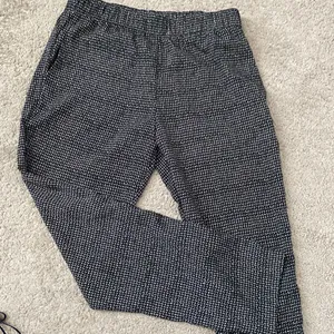 H&M polyester print pants thumbnail 1