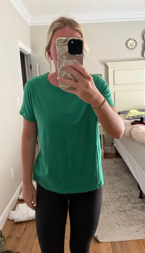 Old Navy Tee  thumbnail 1