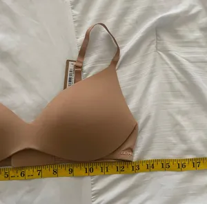 SKIMS wireless form push up plunge bra ochre thumbnail 4