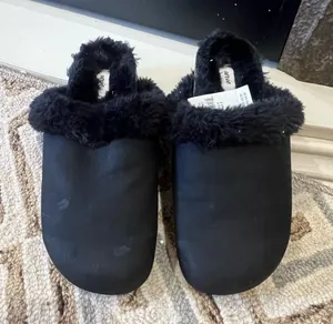 NWT Aerie Black Fuzzy Clogs/Slippers Size 6 thumbnail 1