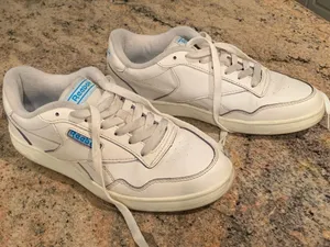 sneakers thumbnail 1