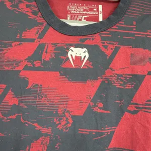 UFC Venum Performance Womens Long Sleeve Shirt Red Black Camo Graphic Size M‎ thumbnail 3