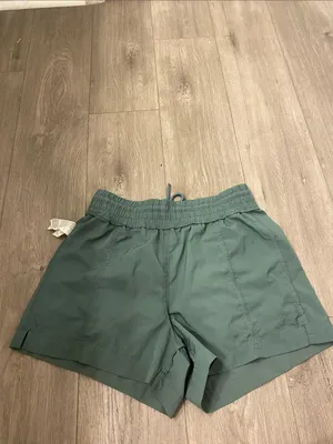 Old Navy Stretch Tech Women’s shorts thumbnail 5