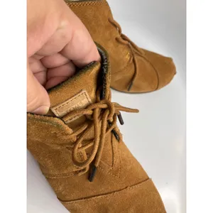 TOMS Desert Wedge Booties Womens 8.5 Tan Suede Good Lace Up Chukka 300513 thumbnail 4