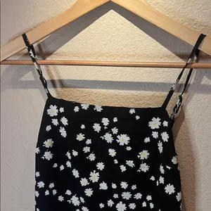 Princess Polly Adriana Mini Dress Smocked Back Daisies Floral Size 2 thumbnail 4
